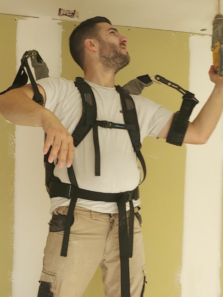 Exosquelette bras et &eacute;paules ALTUO en situation de travail